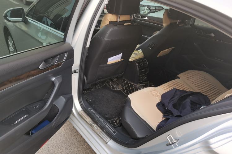 Used Volkswagen Magotan 2017 330TSI DSG Luxury Model Left Rear Seat