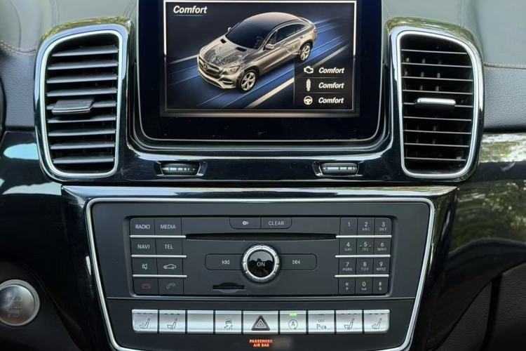 Used Mercedes-Benz GLE Coupe 2017 GLE 500 4MATIC Coupe SUV Interior 4