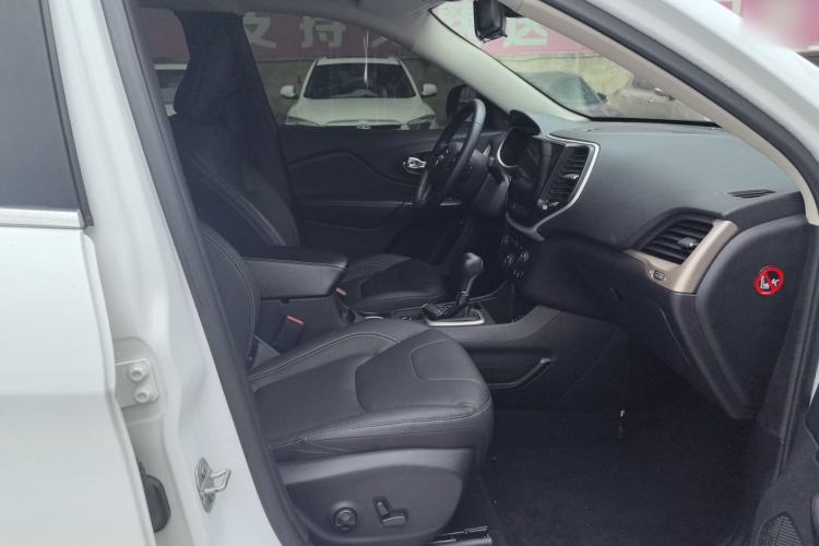 Used Jeep Cherokee 2016 2.4L Leading Edition Right Front Seat