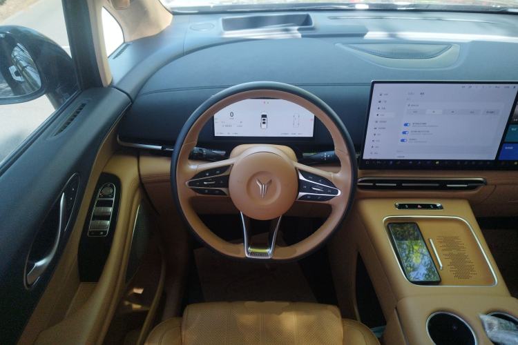 Used VOYAH Dream 2025 PHEV Four-Wheel-Drive Flagship Kunpeng Edition Steering Wheel