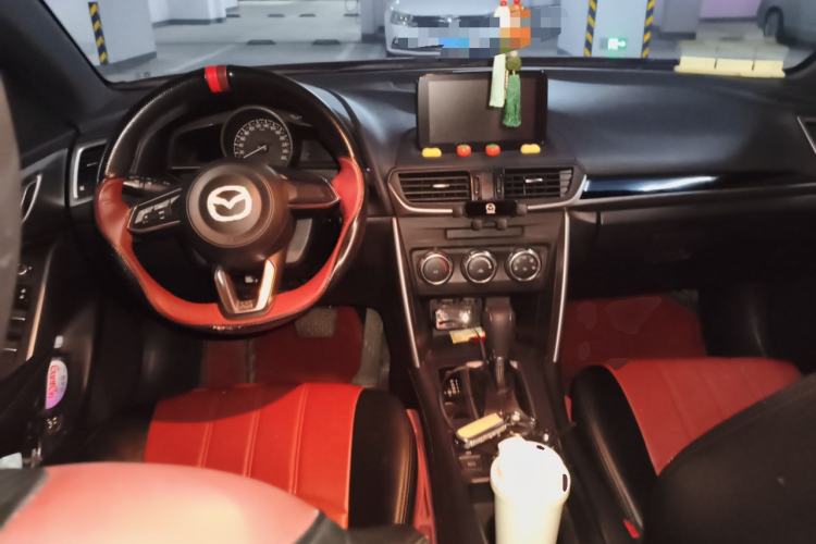 Used Mazda CX-4 2018 2.0L Automatic Two-Wheel Drive Blue Sky Dynamic Version China VI Standard Center Console