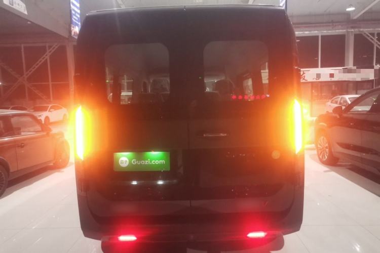 Used Sinotruk Pioneer V 2024 Multi-Function Version 2.0T Automatic Short Wheelbase Mid-Roof
