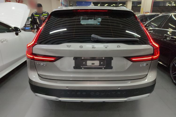 Used Volvo V90 2022 Cross Country B5 AWD Smart Range Edition