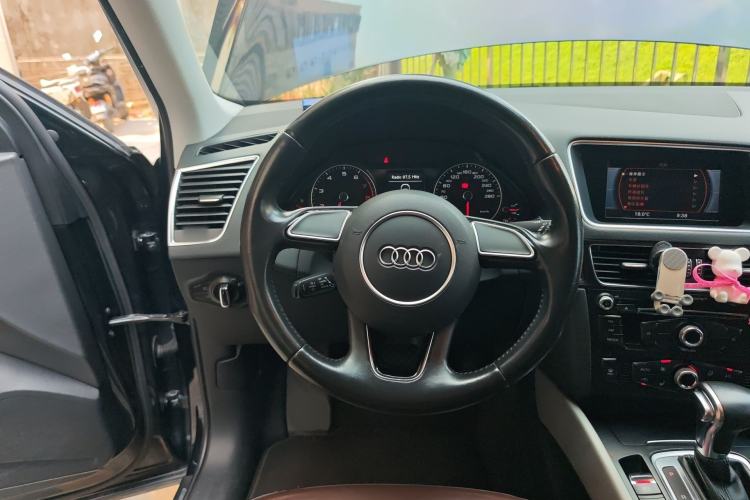 Used Audi Q5 2017 Plus 40 TFSI Technology Model Steering Wheel