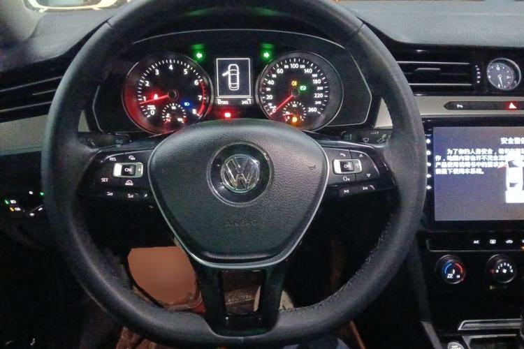 Used Volkswagen Magotan 2017 330TSI DSG Leading Model
