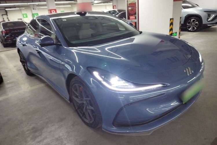 Used IM L6 2024 Max Standard Edition Front Right 45 Deg