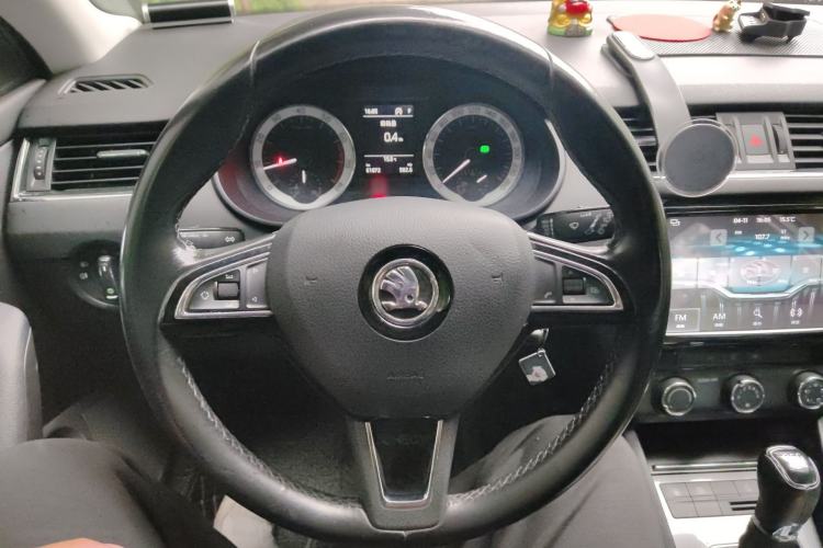 Used Skoda Octavia 2018 Station Wagon TSI230 DSG Luxury Edition Steering Wheel