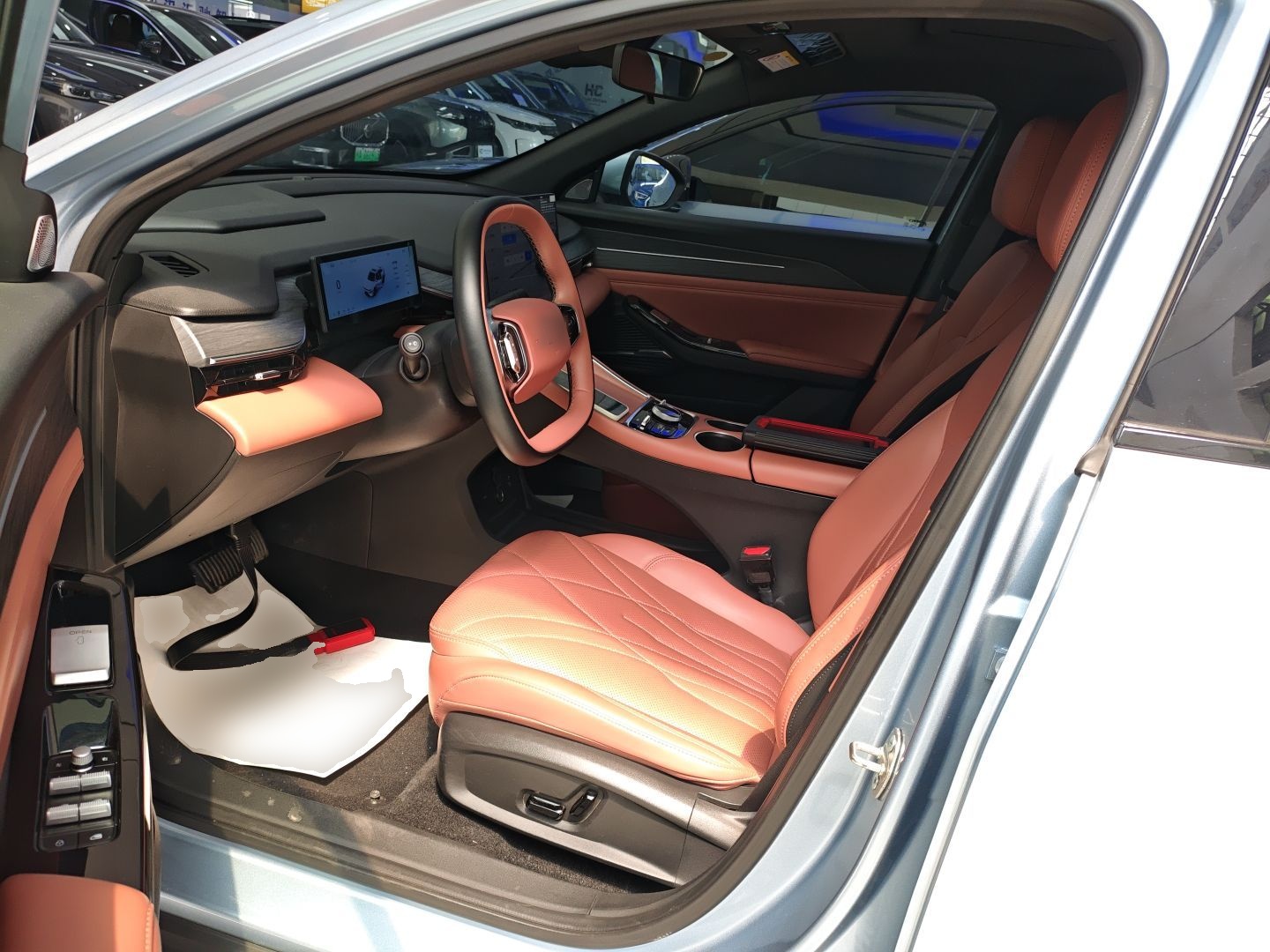 المقاعد الأمامية داخل السيارة