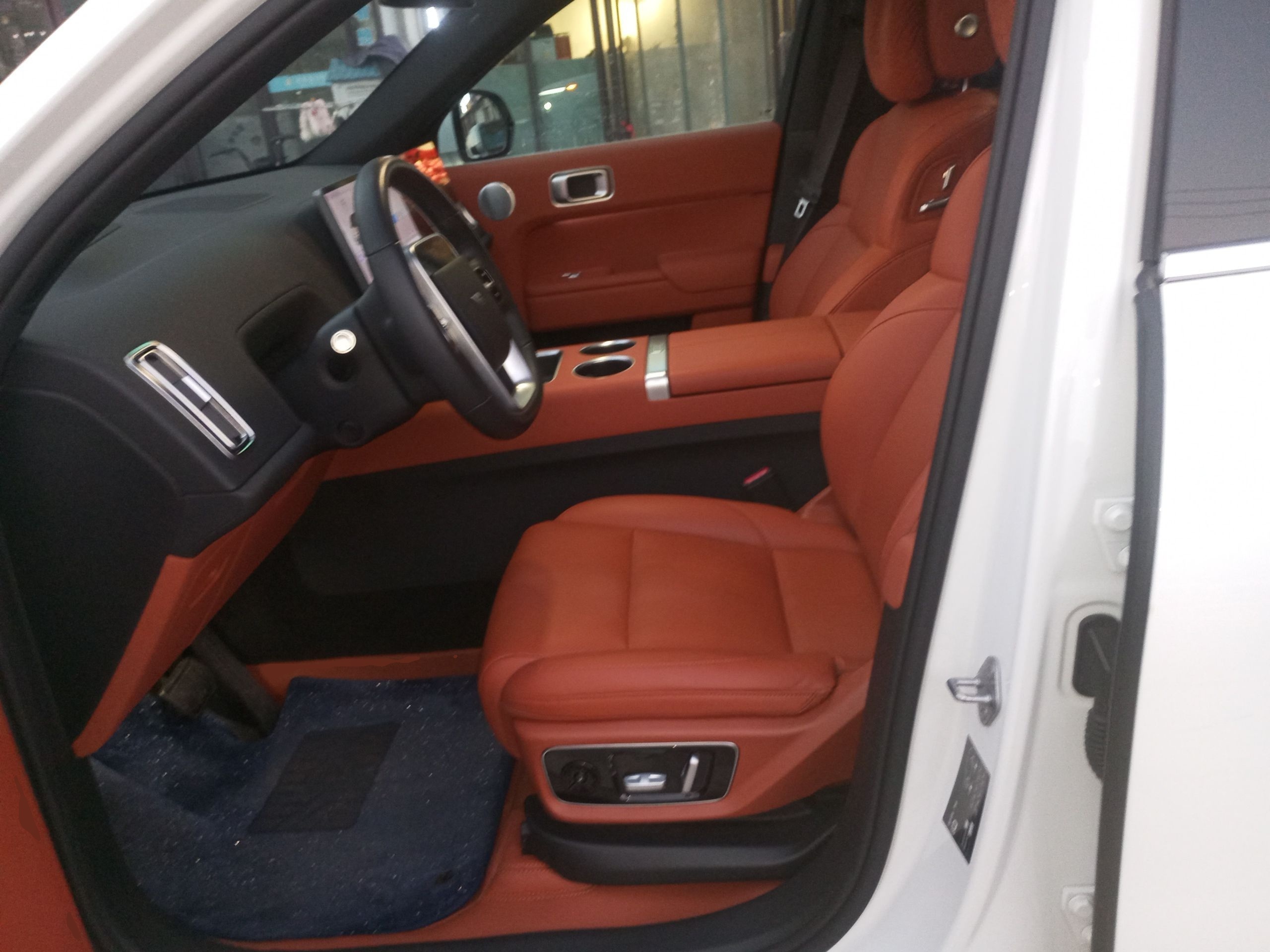 Переднее сиденье в автомобиле