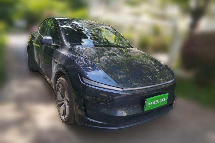 Used Tesla Model Y 2025 Long-Range All-Wheel-Drive Version Front Right 45 Deg