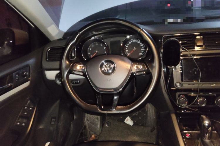 Used Volkswagen Sagitar 2015 1.6L Automatic Comfort Model Steering Wheel