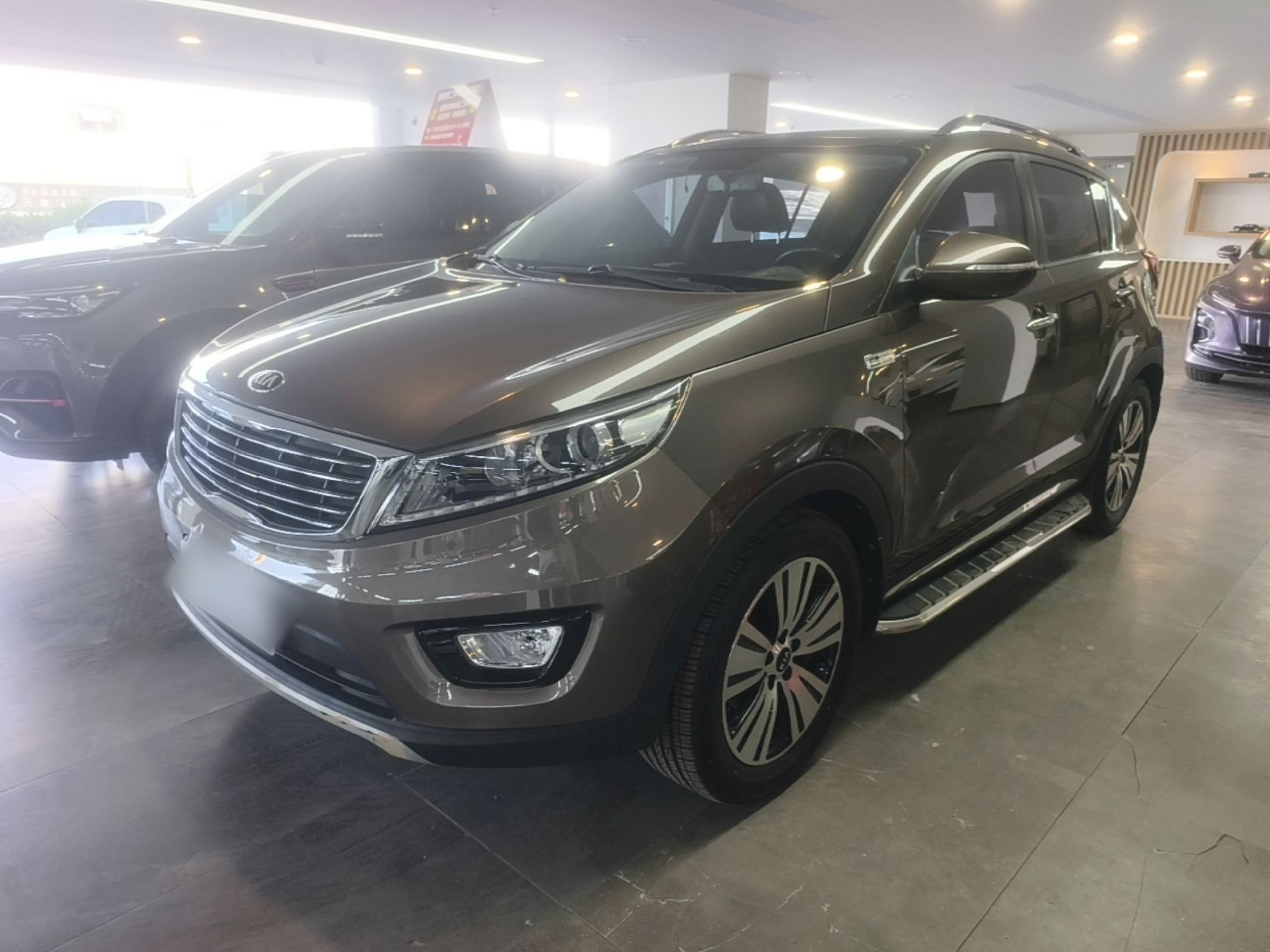 Под передней частью автомобиля