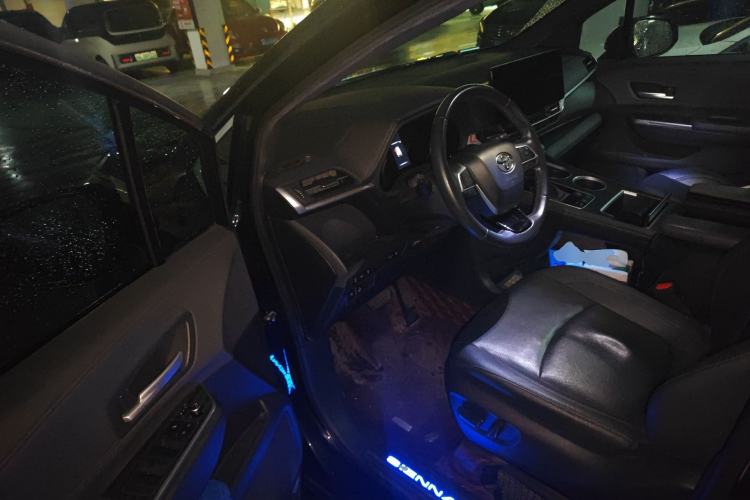 Used Toyota SIENNA 2021 2.5L Hybrid Premium Edition