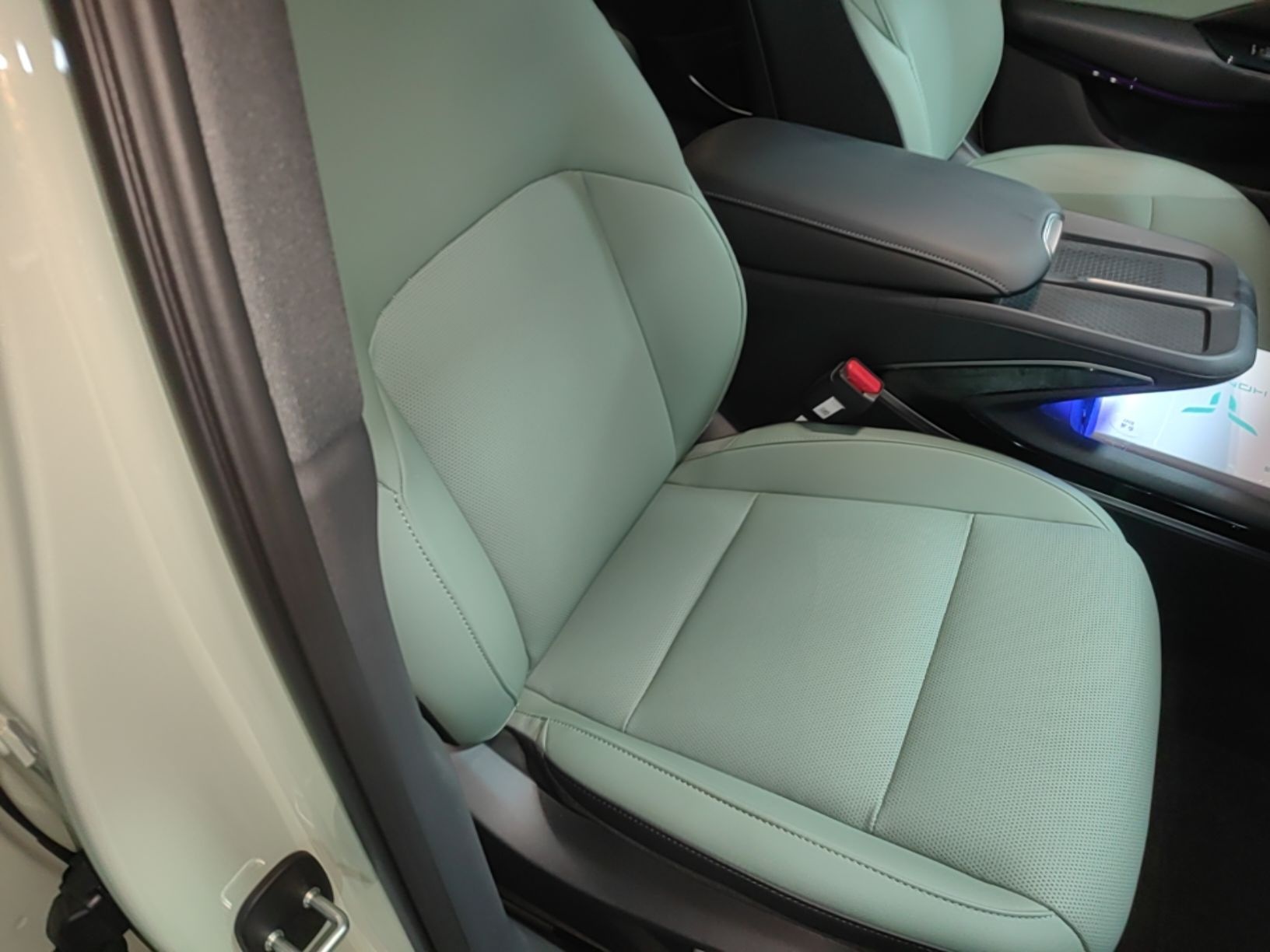 Hongqi EH7 2025 690 Smart Selection Edition — снимка 19