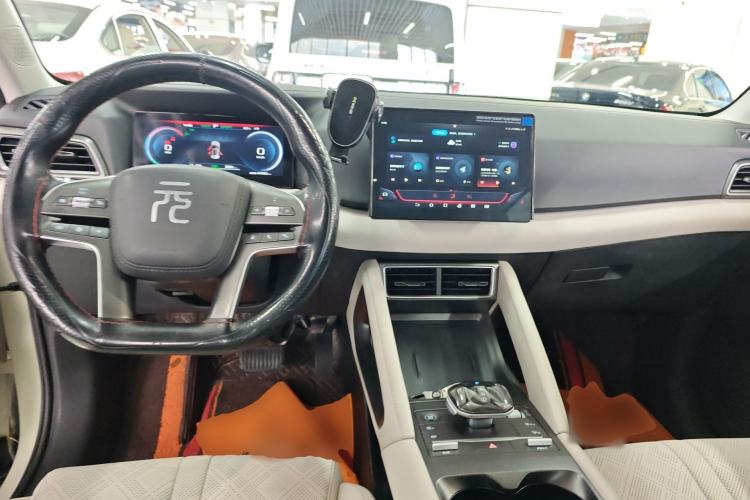 Used BYD Yuan UP 2025 Intelligent Driving Version 401 KM Dynamic Edition Center Console