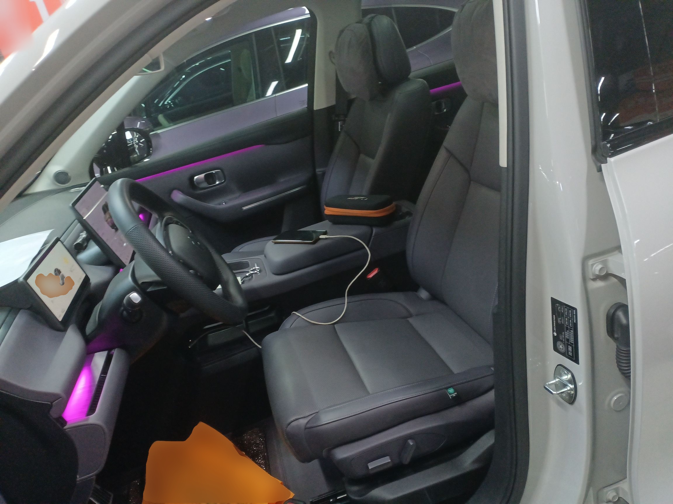 Переднее сиденье в автомобиле