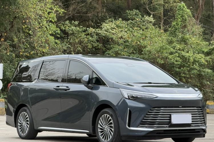 Used Buick Century 2023 2.0T Seven-Seater Deluxe Edition Exterior 2