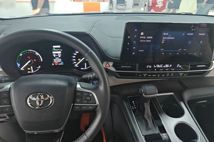 Used Toyota SIENNA 2023 2.5L Hybrid Deluxe Edition