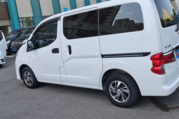 Used Nissan NV200 2016 Revised Version 1.6L CVT Luxury Edition