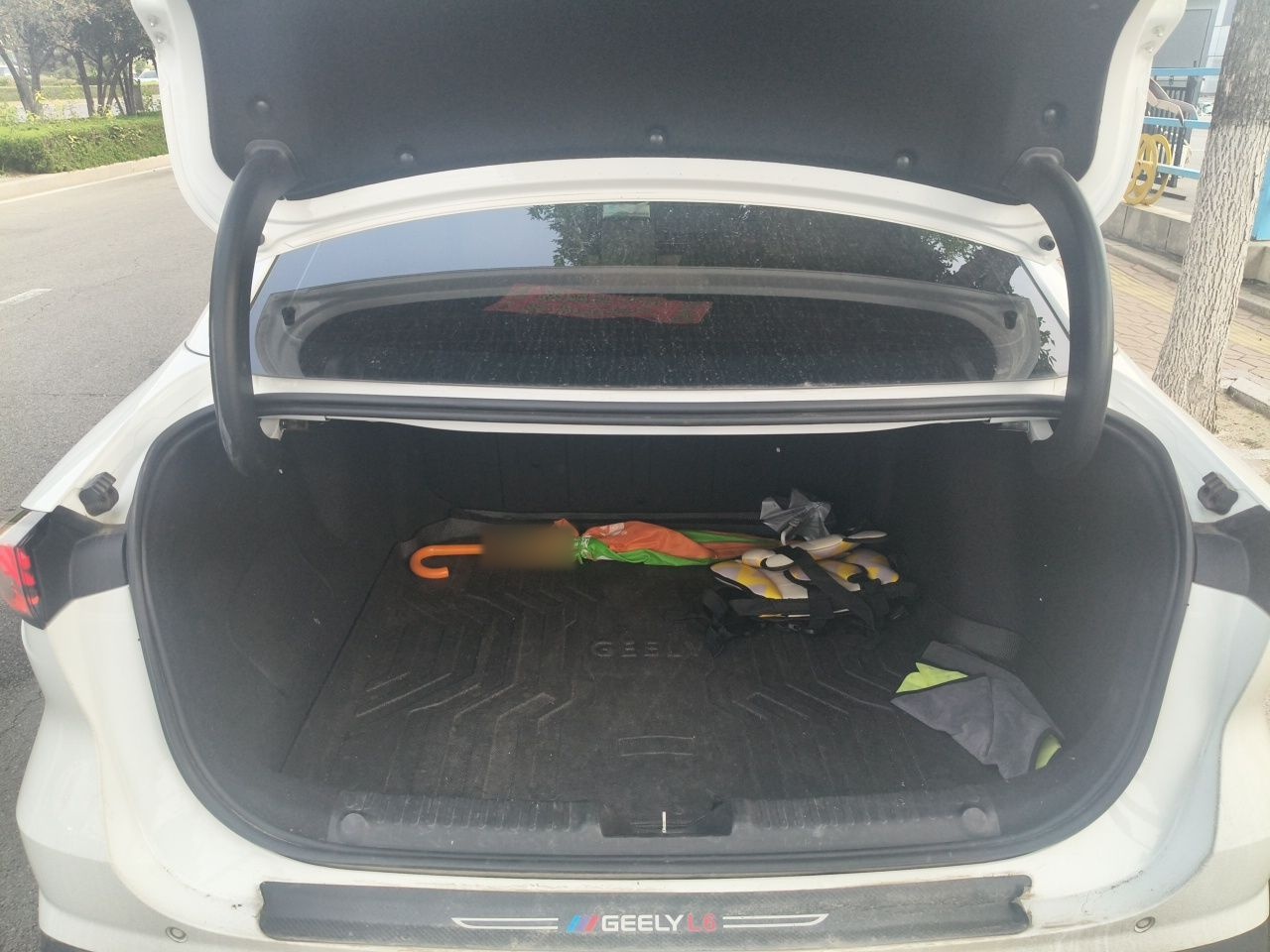 Geely Galaxy L6 2023 125km PLUS — снимка 16