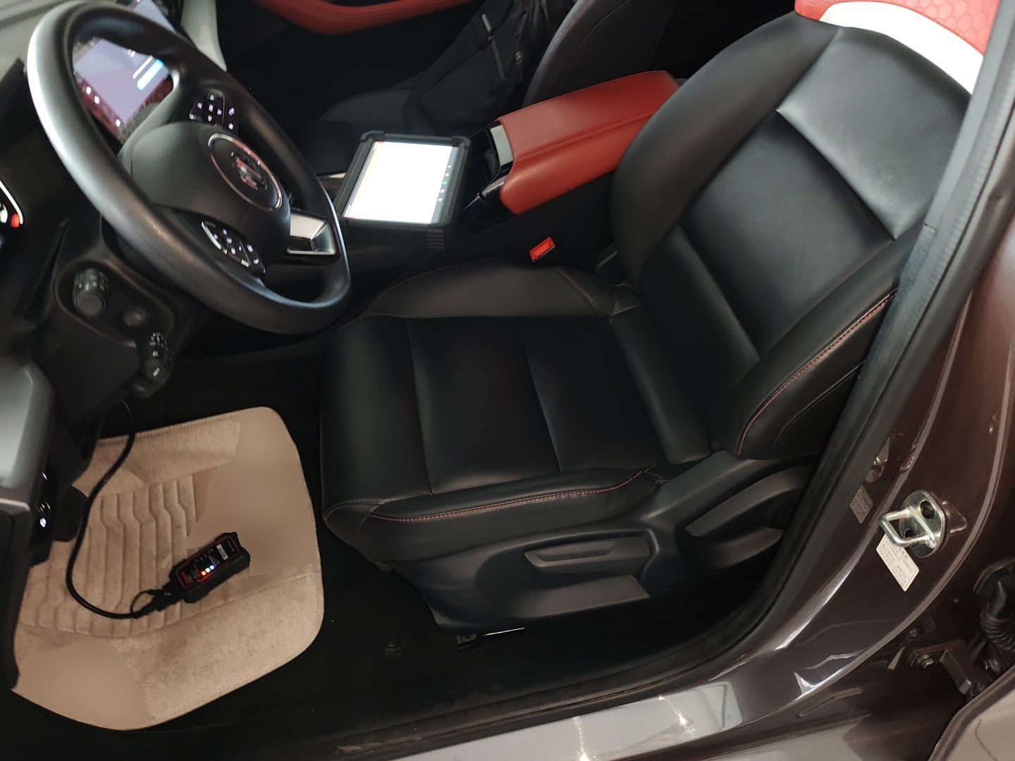 Переднее сиденье в автомобиле