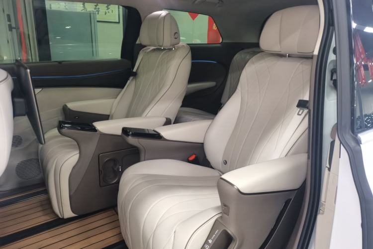 Used Denza D9 2022 DM-i 970 Four-Wheel Drive Flagship Model