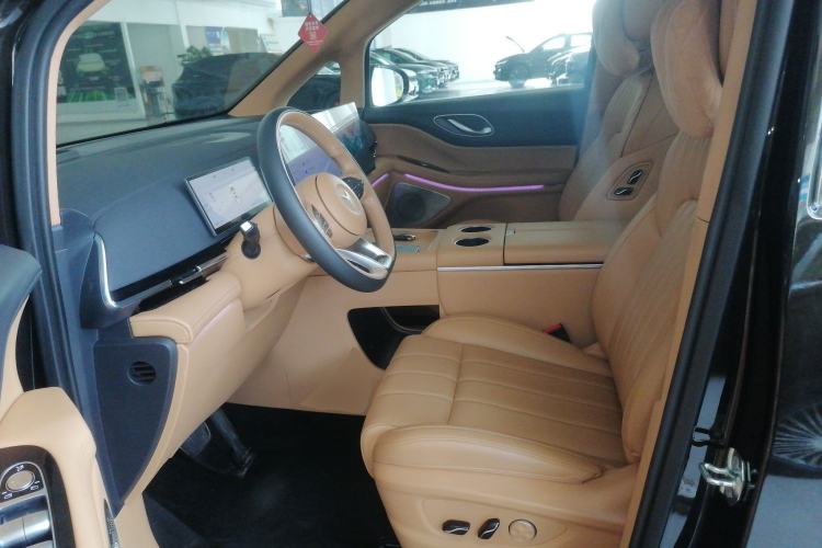 Used VOYAH Dream 2025 EV Four-Wheel Drive Flagship Kunpeng Edition
