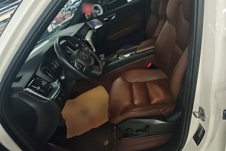 Used Volvo XC60 2021 T5 4x4 Smart Luxury Edition Left Front Seat