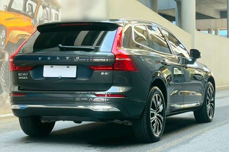 Used Volvo XC60 2022 B5 4x4 Smart Luxury Edition Exterior 3