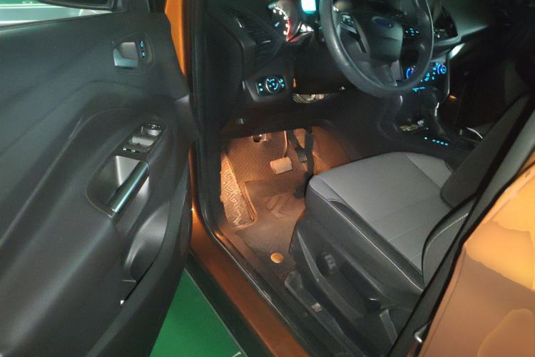 Used Ford Kuga 2017 EcoBoost 180 Two-Wheel-Drive Elite Trim Driver Seat