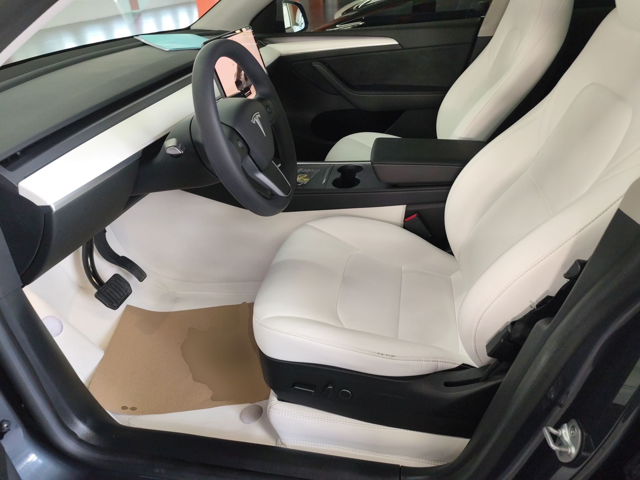 Переднее сиденье в автомобиле