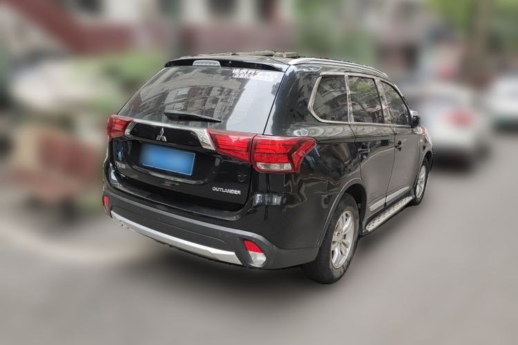 Used Mitsubishi Outlander 2016 2.0L Two-Wheel Drive Fashion Edition 5 Seats
