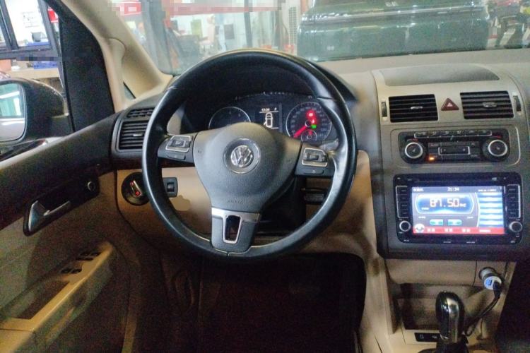 Used Volkswagen Touran 2011 1.4T DSG ZhiZhen Edition 7-Seater
