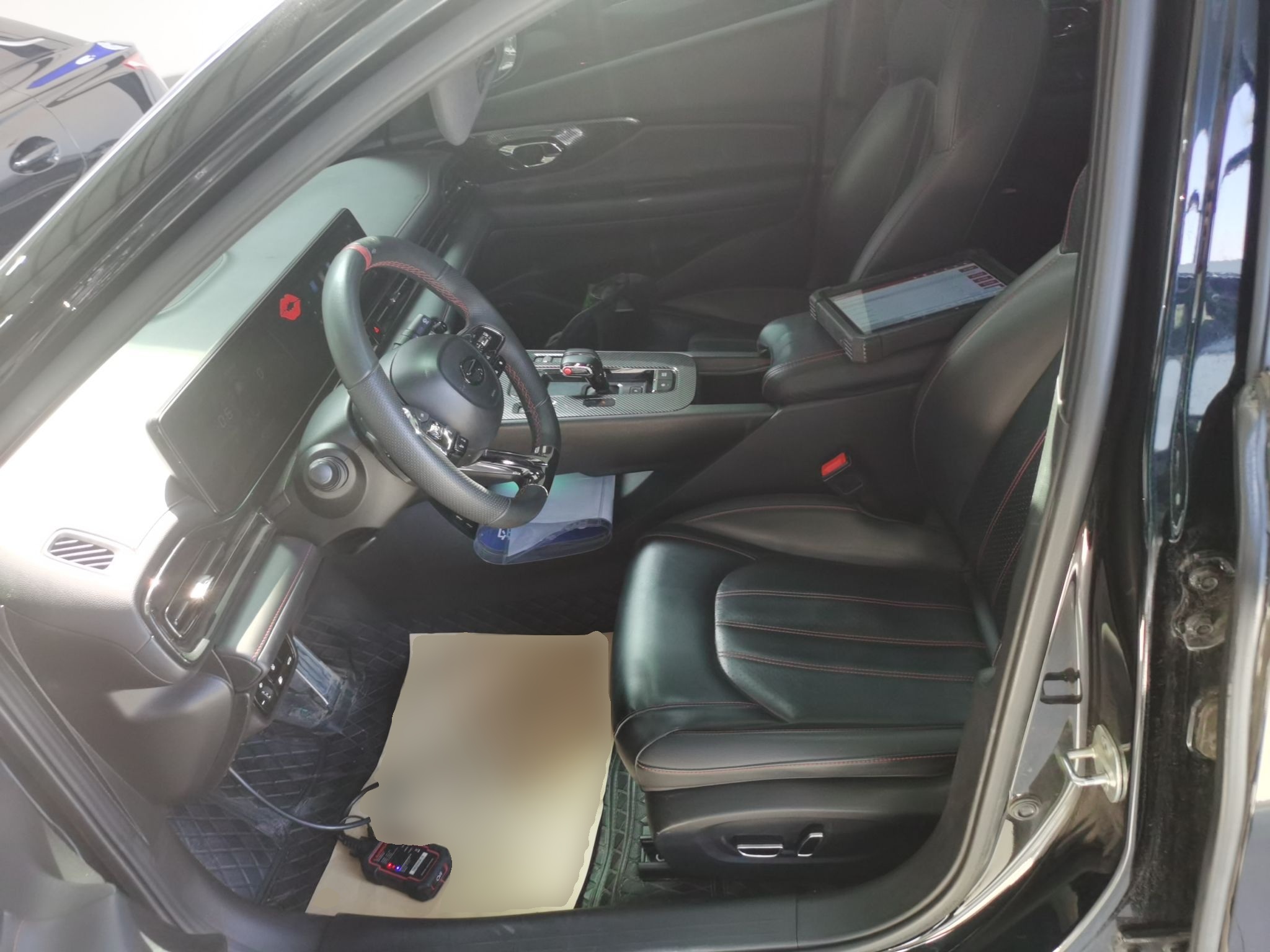 المقاعد الأمامية داخل السيارة