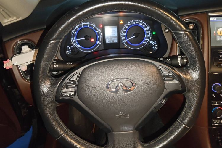 Used Infiniti QX50 2013 2.5L Two-Wheel-Drive Elegant Edition Steering Wheel