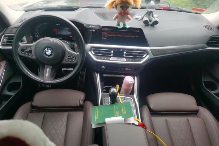 Used BMW 3 Series 2022 330i M Sport Night Edition Center Console