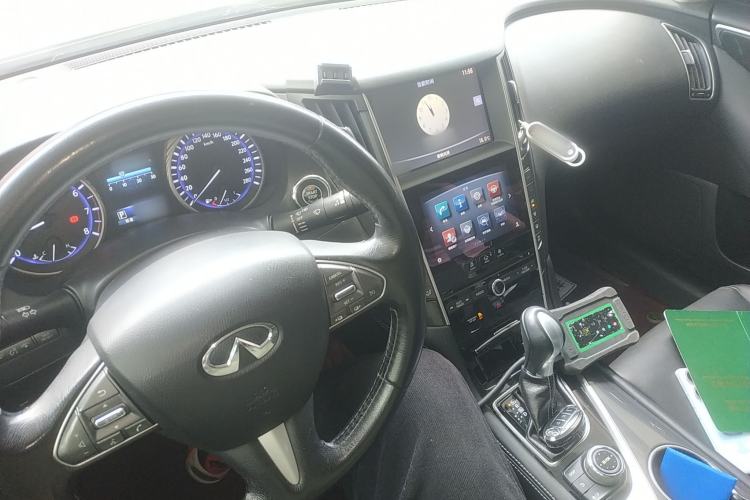 Used Infiniti Q50L 2015 2.0T Comfort Edition Center Console