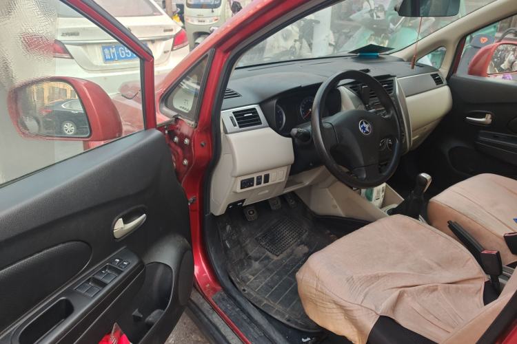 Used Venucia R50 2015 1.6L Manual Fashion Edition
