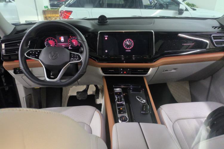 Used Volkswagen Teramont 2022 530 V6 Four-Wheel Drive Prestige Luxury Edition Center Console