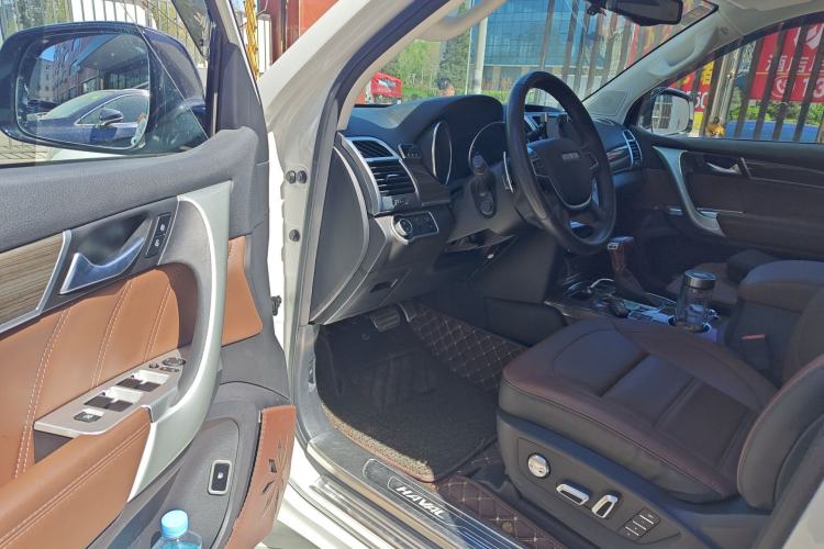 Used Haval H9 2016 2.0T Four-Wheel Drive Luxury Version 5 Seats