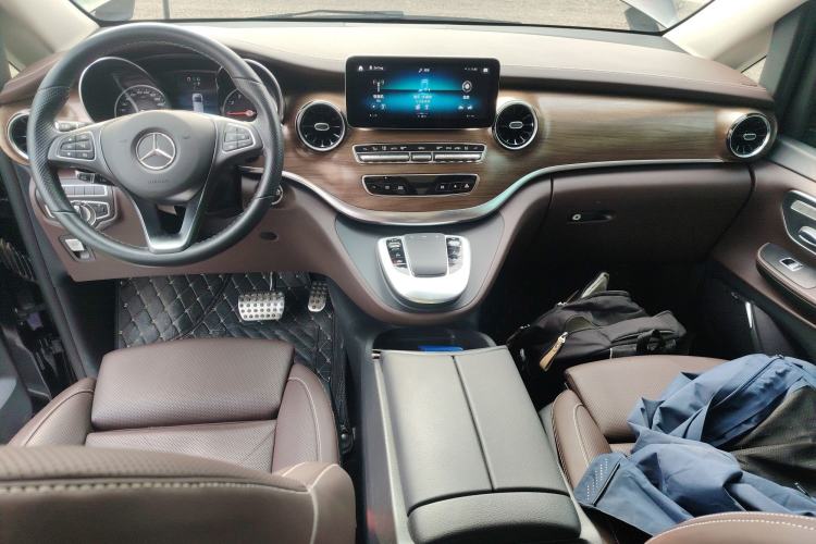 Used Mercedes-Benz V-Class 2022 V 260 L Long-wheelbase Luxury Edition Center Console