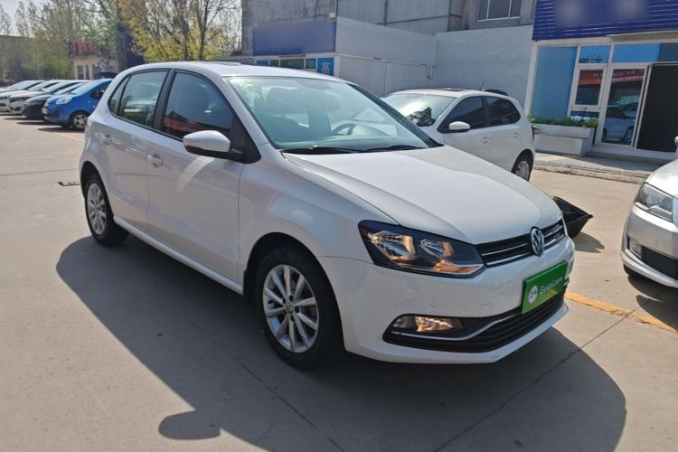 Used Volkswagen Polo 2014 1.4L Automatic Luxury Edition Front Right 45 Deg