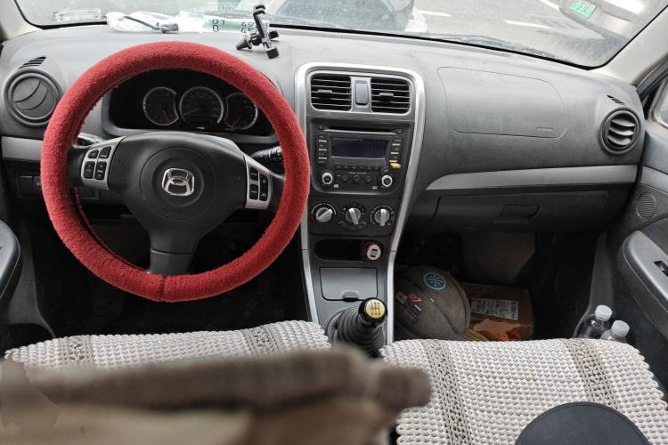 Used Suzuki Wagon R X5 2013 Cruise Edition 1.4L VVT Luxury Model China IV Standard Center Console