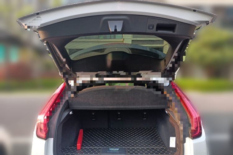 Used Cadillac XT4 2018 28T Two-Wheel Drive Leading Version Trunk