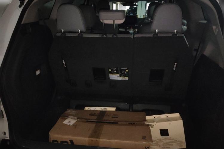 Used Toyota SIENNA 2023 2.5L Hybrid Luxury Edition Trunk