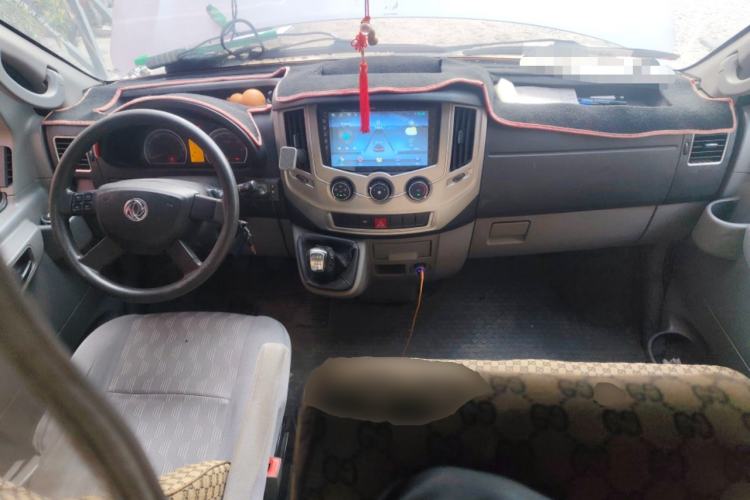 Used Dongfeng Yufeng 2021 2.3T V9 Logistics Vehicle Long Wheelbase Mid-Roof Design 6-9 Seats China V Emission Standard WP2.3 Center Console