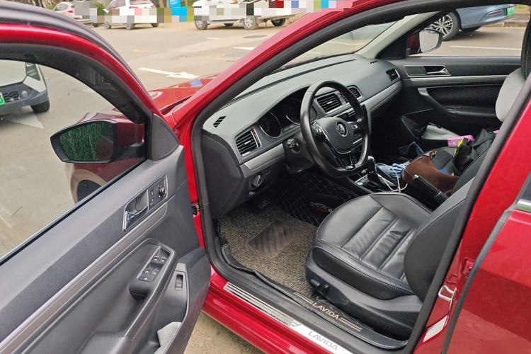 Used Volkswagen Lavida 2015 1.6L Automatic Luxury Edition