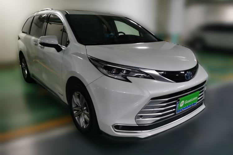 Used Toyota SIENNA 2021 2.5L Hybrid Platinum Edition Front Right 45 Deg