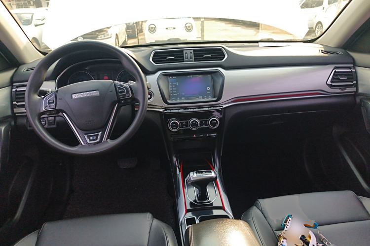 Used Haval H2 2018 Chuanxiang Edition Blue Badge 1.5T Dual-Clutch Two-Wheel Drive Fashionable Model