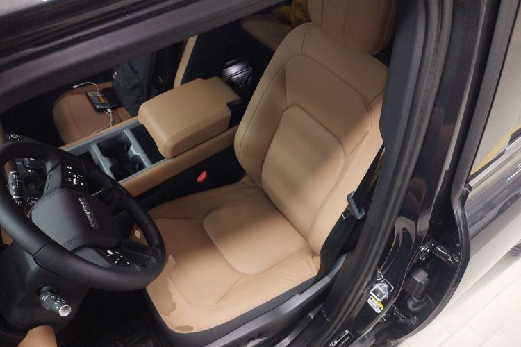 Used Land Rover Defender 2025 110 3.0T P400 Dark Edition Left Front Seat